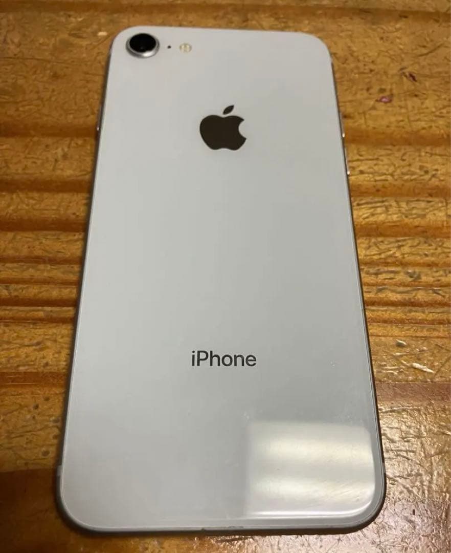 iPhone 8 Silver 64 GB SIMフリー バッテリー81%