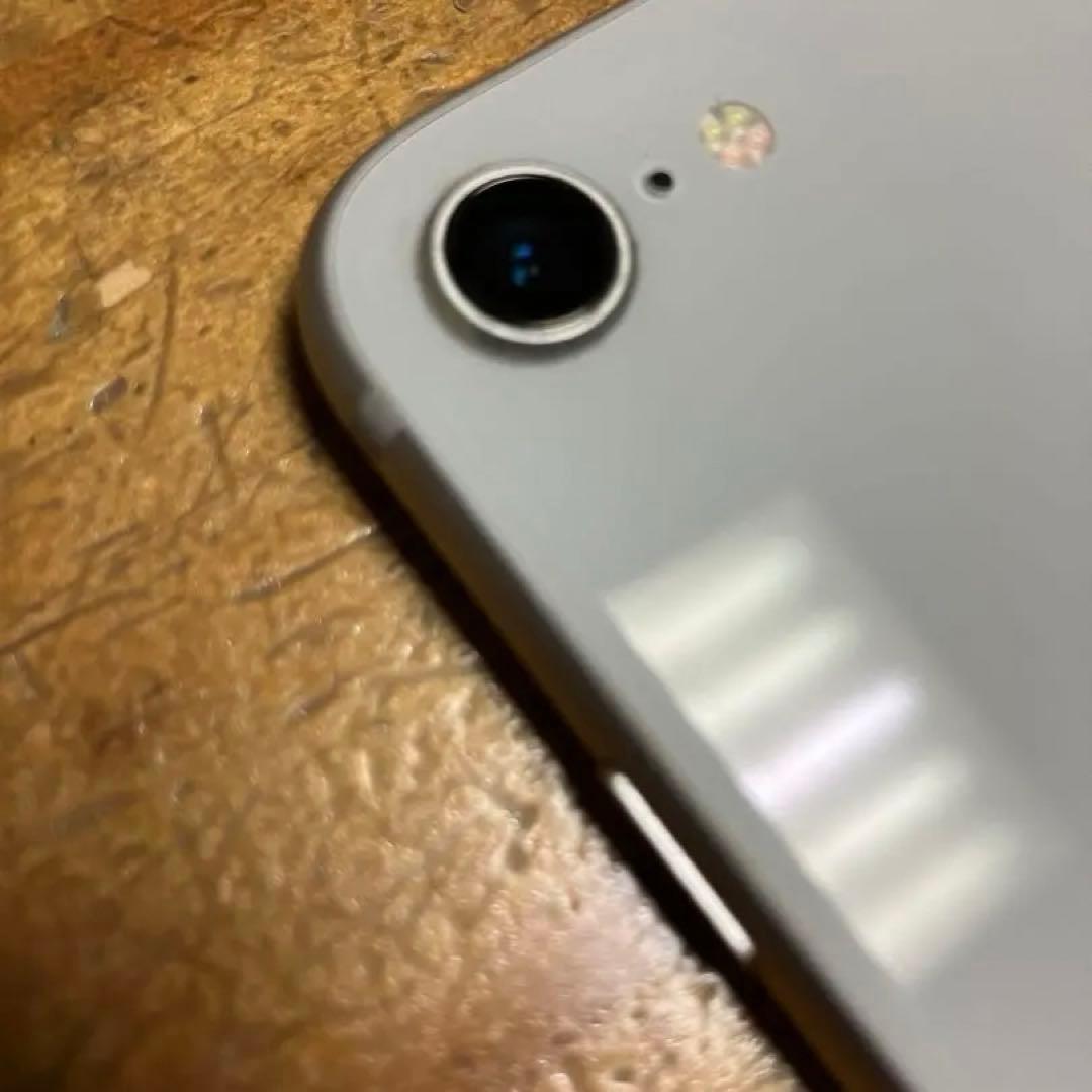 iPhone 8 Silver 64 GB SIMフリー バッテリー81%