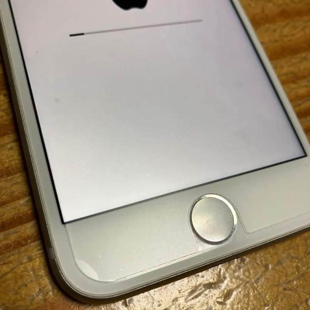 iPhone 8 Silver 64 GB SIMフリー バッテリー81%
