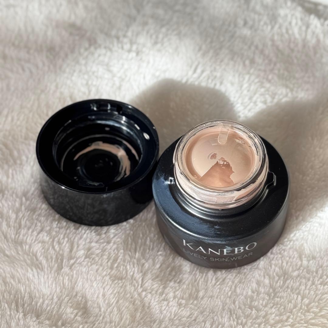 ファンデーション KANEBO LIVELY SKIN WEAR SOFT OCHRE AA
