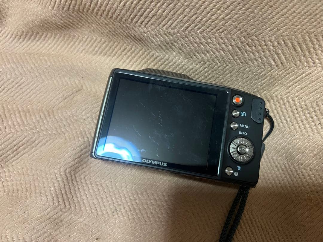 OLYMPUS オリンパス　SZ-11 14メガピクセル　デジタルカメラ