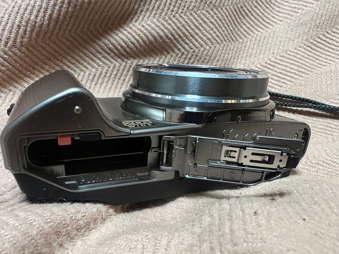 OLYMPUS オリンパス　SZ-11 14メガピクセル　デジタルカメラ