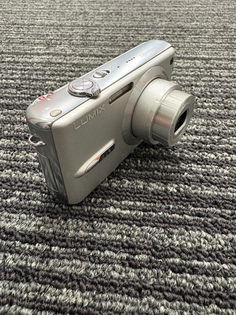 【極美品】Panasonic LUMIX DMC-FX9-S シルバー コンデジ