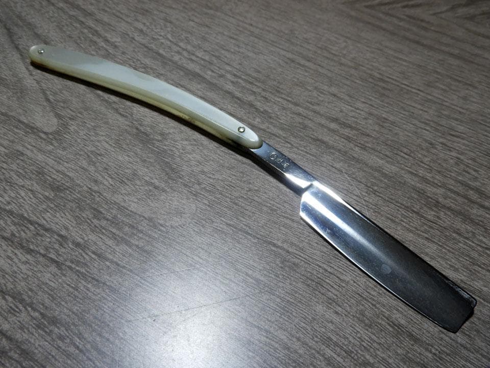 ●懐かしい 昭和 床屋の剃刀 岩崎 トキワ 西洋剃刀 レザー 岩崎重義 岩崎航介