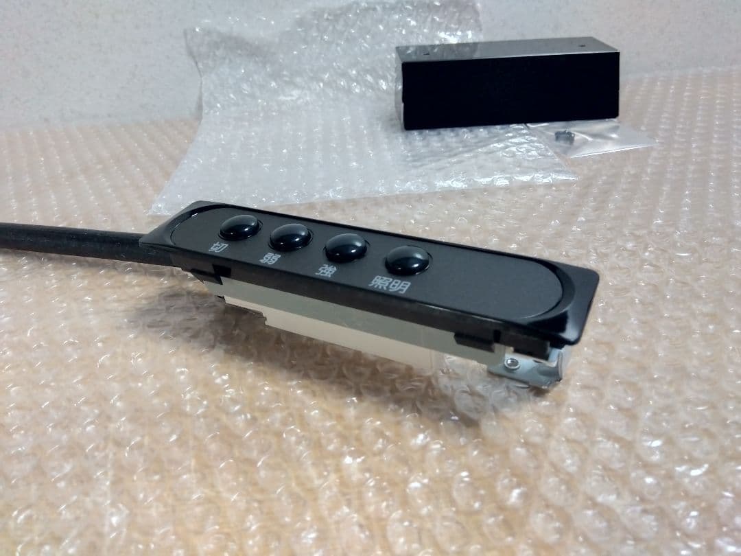 富士工業製 レンジフードスイッチ 2速用 弱 強 と スイッチカバーです！！