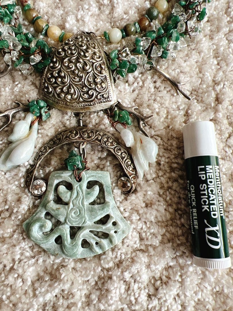 翡翠など天然石ネックレス　フランス人デザイナー