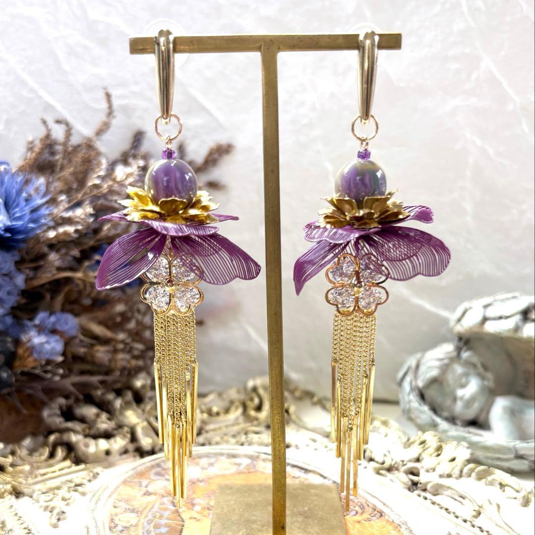 180 パープル✖︎ゴールド花びら＆ジルコニア付お花チャーム　ピアスorイヤリング