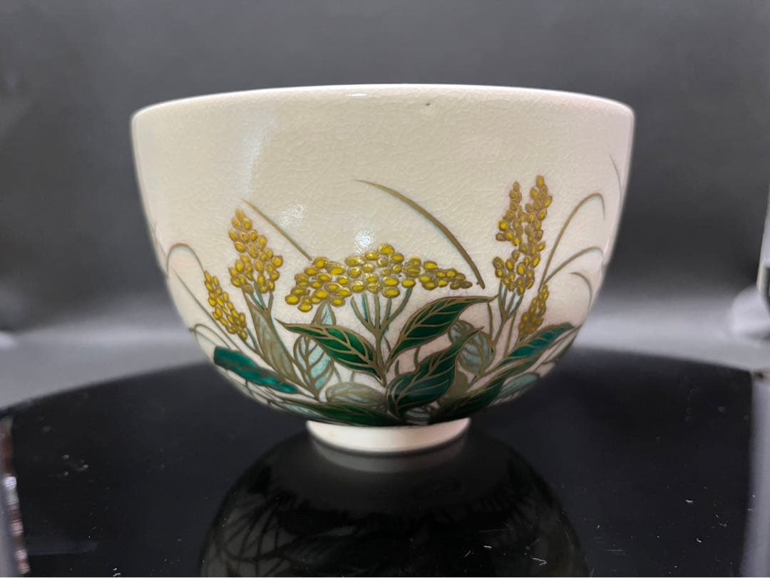 のんびり様　清閑寺杉田祥平　色絵春の花画茶碗