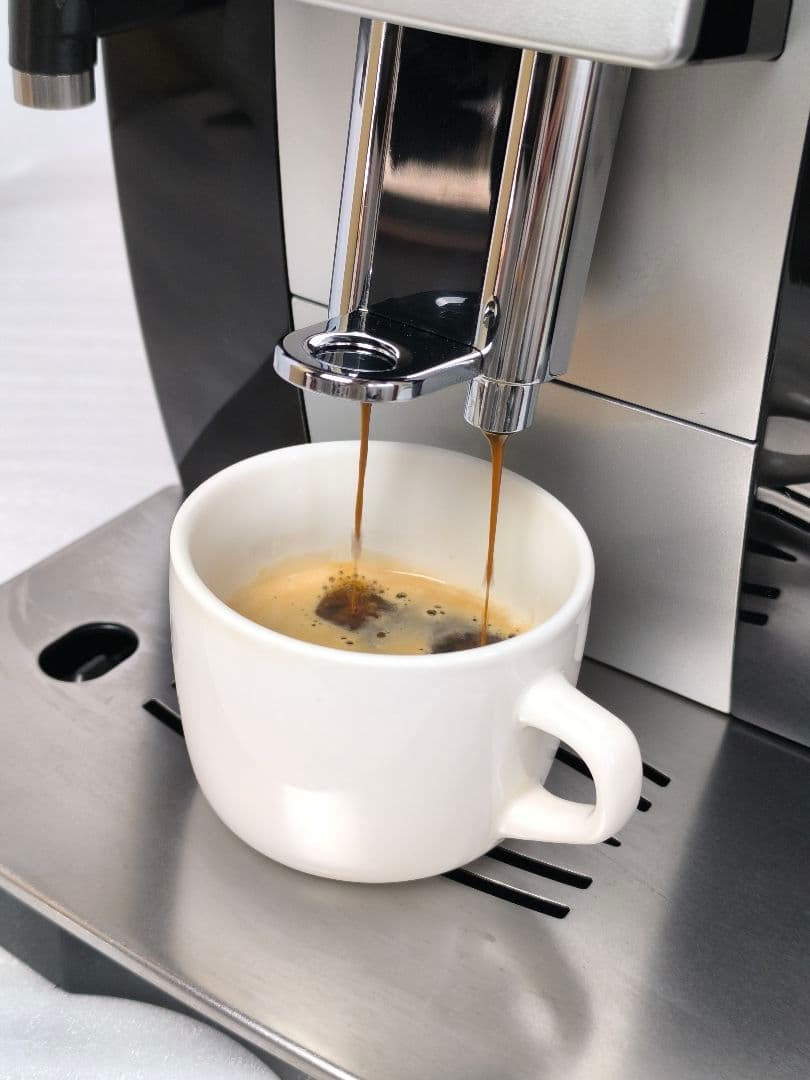 デロンギ　マグニフィカSカプチーノ　全自動コーヒーマシン　1　ECAM23260
