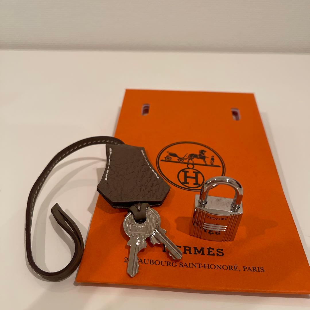 HERMES 南京錠とレザーキーセット