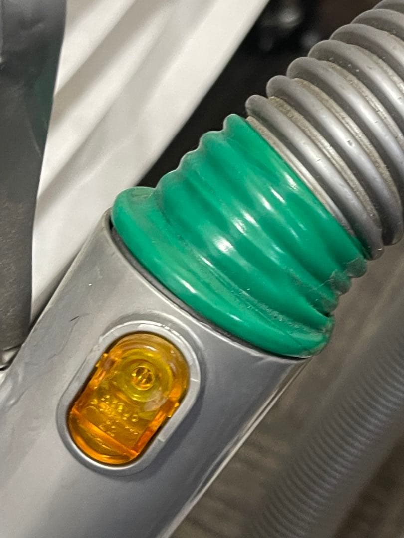 Dyson DC08T ALLERGYサイクロン式キャニスター掃除機です。