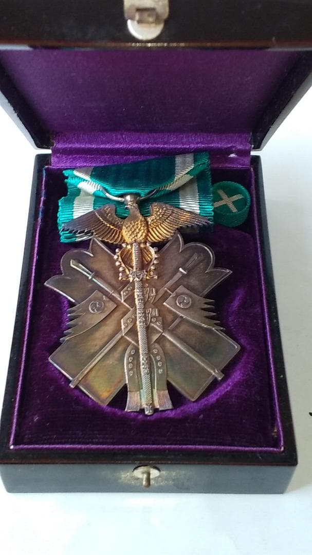 希少品 功七級金鵄勲章 勲章 ミリタリー ミリタリーグッズ 旧日本軍 美品 です