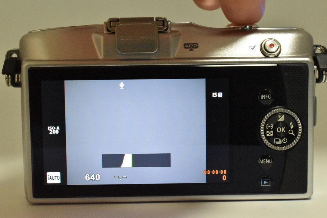 【バッテリーx2付】OLYMPUS PEN E-PM1 シルバー ボディ