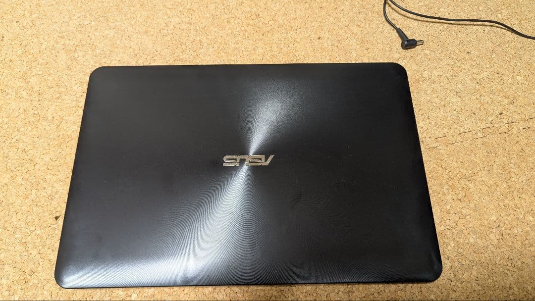 ASUS ノートPC core i7-6500u 8GB 500SSD　値引不可