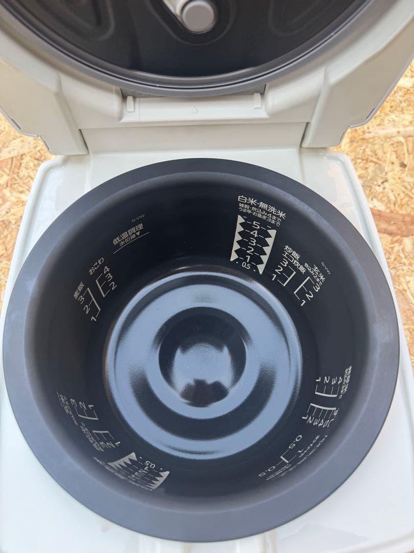 未使用品　三菱電機　ジャー炊飯器　本炭釜　NJ-VW10G-W