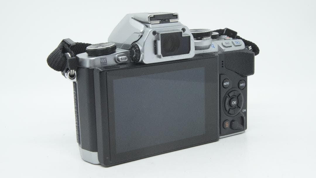 【B3021】 OLYMPUS OM-D E-M10 ダブルズームキット