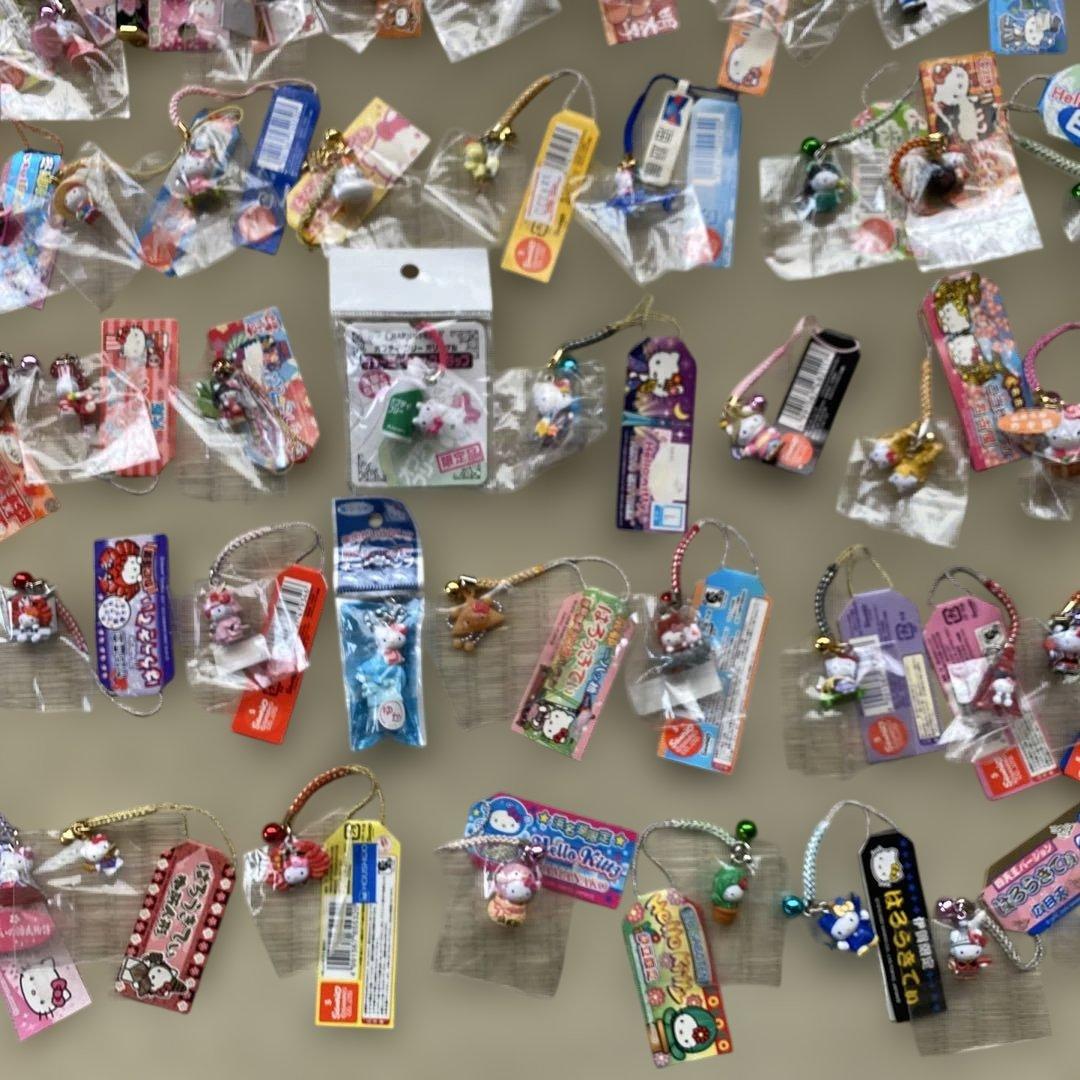 ハローキティ ご当地ストラップ・根付 まとめ売り132 点