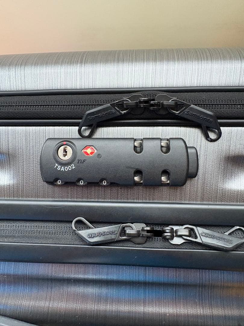 Samsonite サムソナイト スーツケース　INOVA 機内持込可能　41L