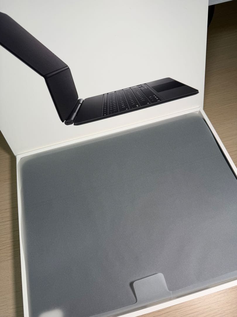 Apple 13インチ iPad Air(m3)用　magic keyboard