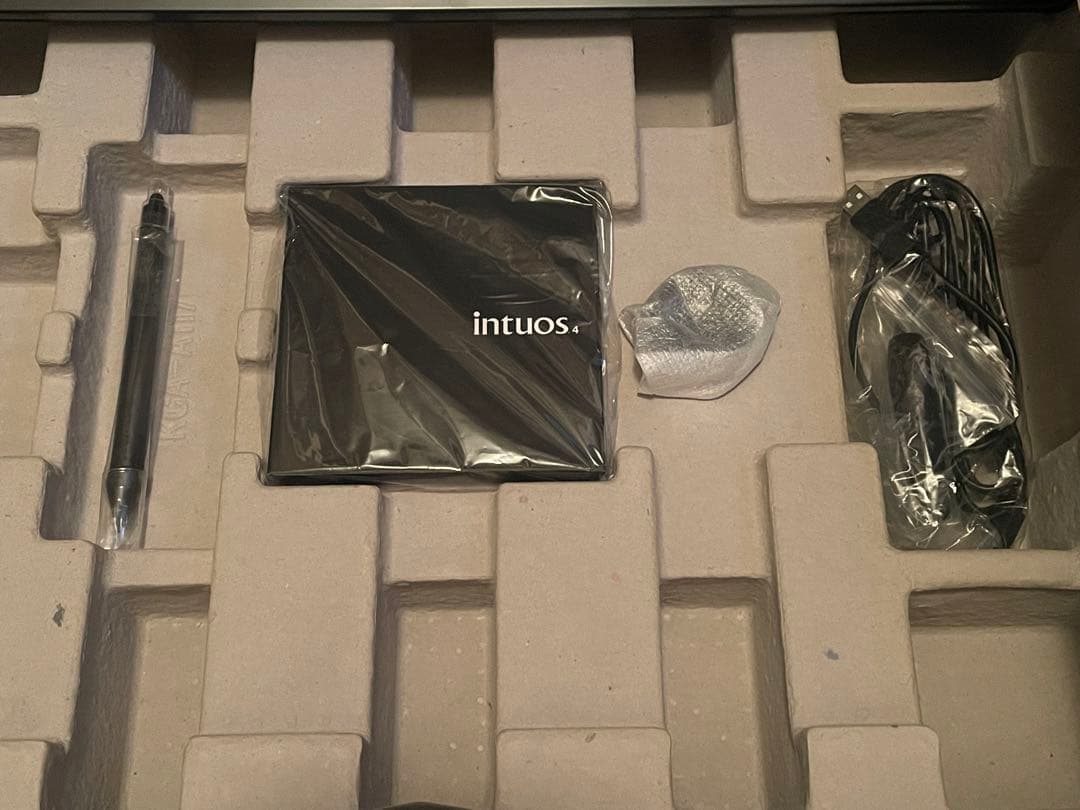 新品 プロフェッショナルペンタブレット Intuos4 PTK-840
