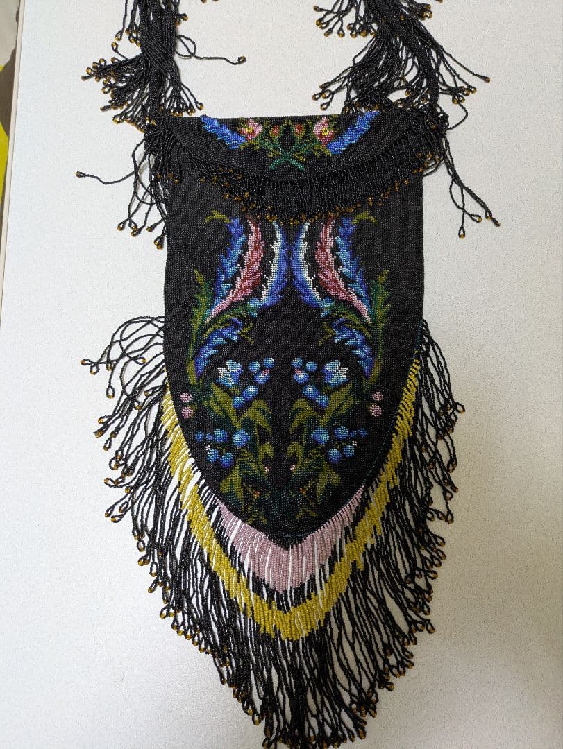まるどら　ビーズ刺繍フリンジポシェット