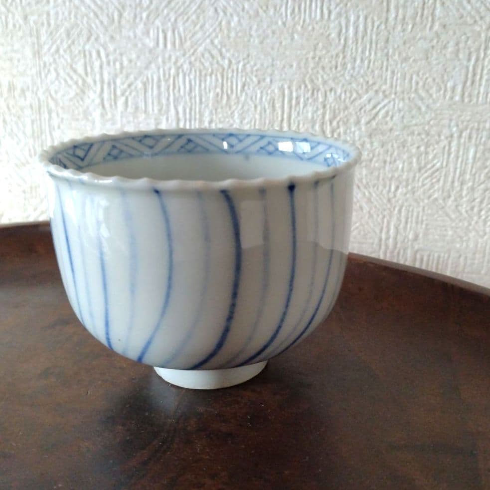 《期間限定セール！〜2/28まで》古伊万里染付瀬戸輪花流線ころ茶碗