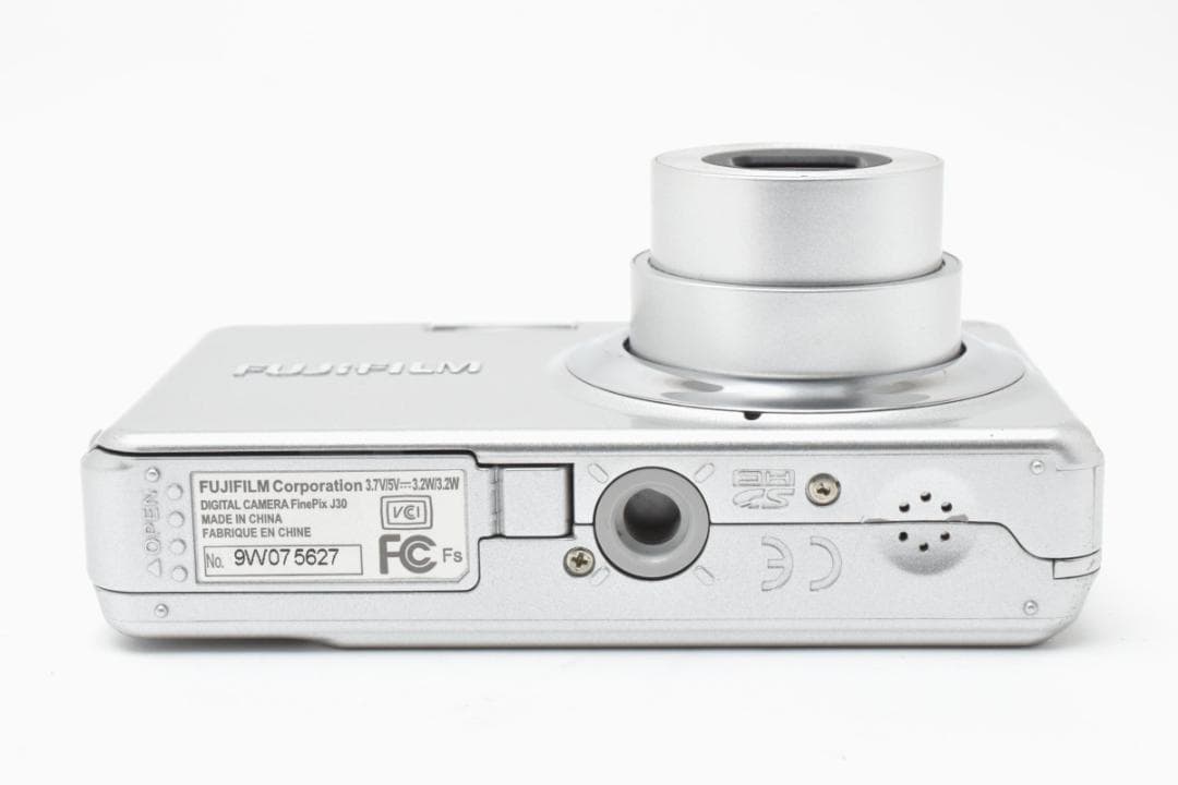 ■ 美品 ■ フジフィルム　FUJIFILM FinePix J30 シルバー
