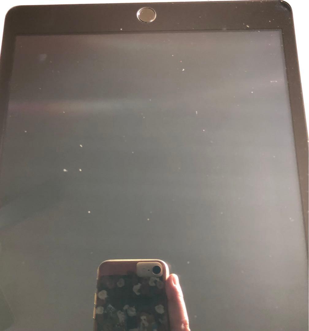 【人気端末】iPad 第8世代 32GB cellular【すぐ発送】