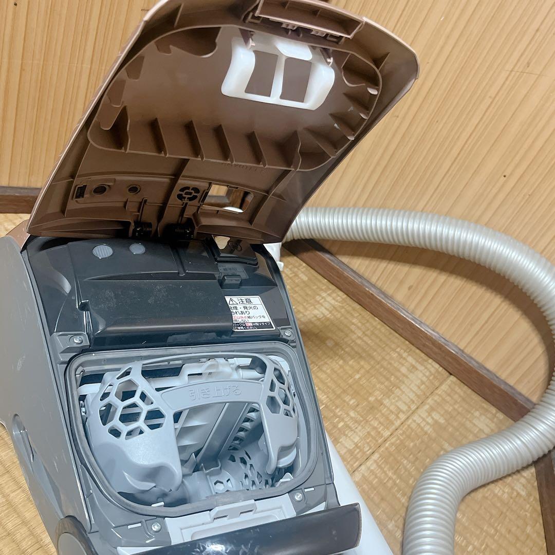 パナソニックPanasonic 紙パック式掃除機 2015年製 ピンクベージュ