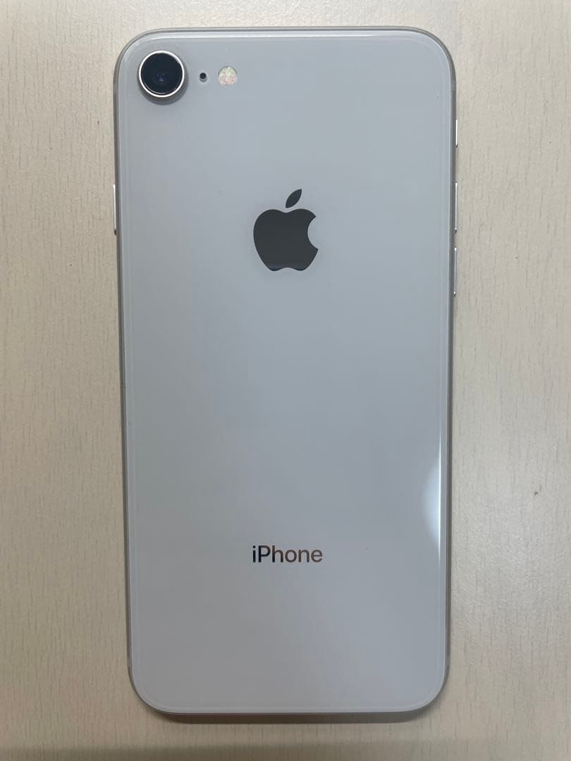 iPhone8 シルバー　64GB 箱・手帳型カバー付き