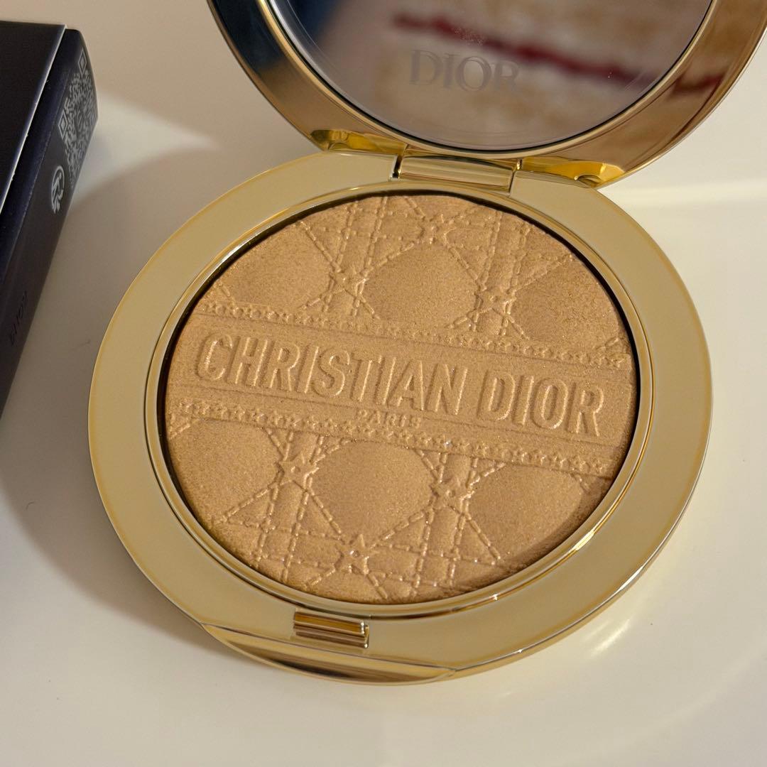 Dior ディオールスキンフォーエヴァーグロウルミナイザー　001