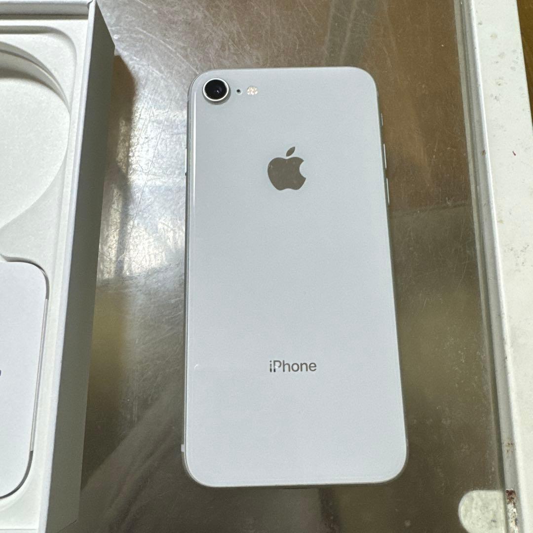 iPhone8 本体 シルバー 64GB