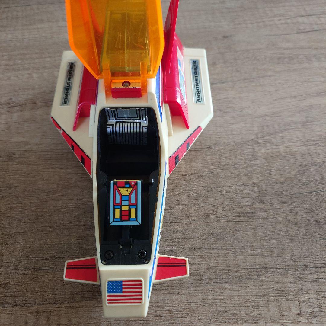 『星銃士ビスマルク』に登場する戦闘メカ、「アローストライカー
