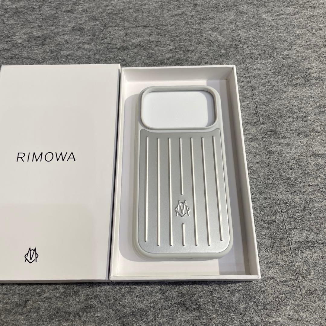 RIMOWA iPhone17pro用ケース シルバー