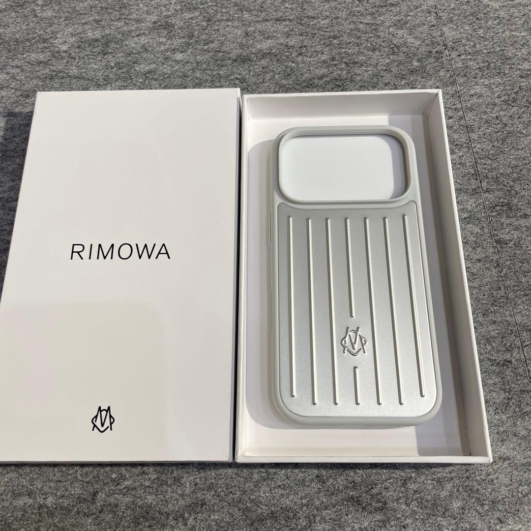 RIMOWA iPhone17pro用ケース シルバー