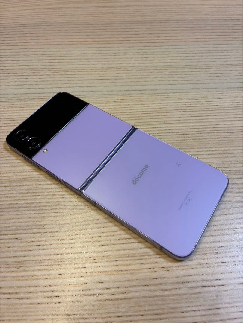 docomo 折りたたみ式スマートフォン パープル　GALAXY