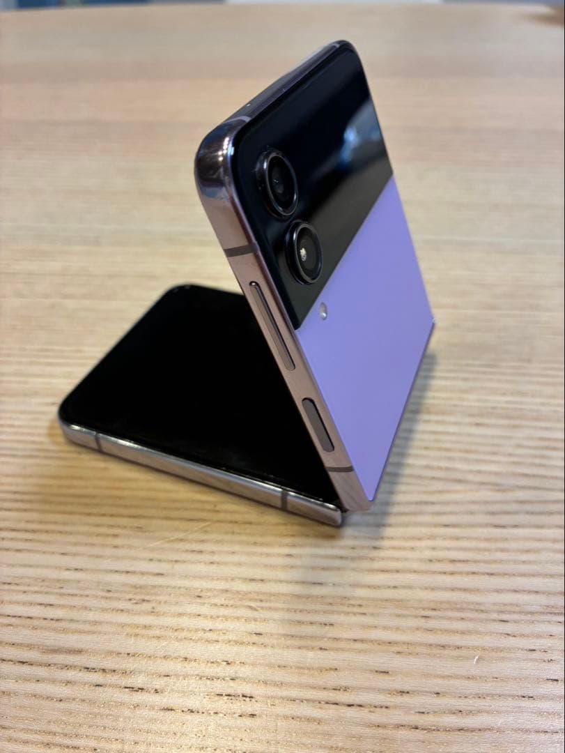 docomo 折りたたみ式スマートフォン パープル　GALAXY