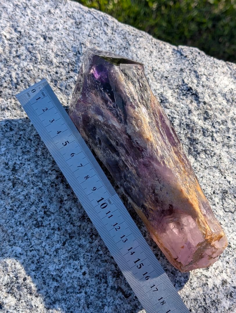 850g アメジスト【邪気払い神器】アテナ紫骨　骨幹水晶　原石MR12