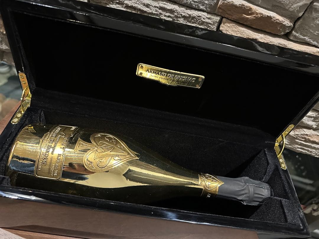 Armand de Brignac ゴールドシャンパン ボックス入り