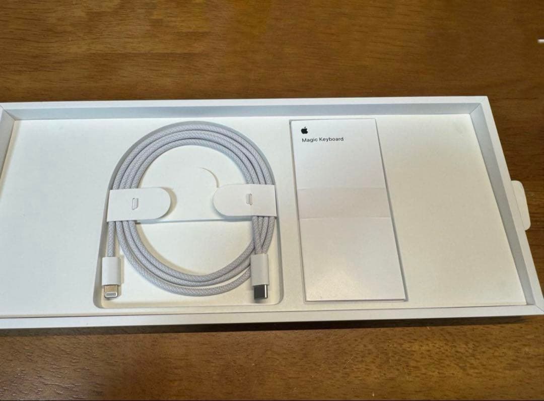 M1 Apple Mac mini おまけMagic Keyboardとハブ