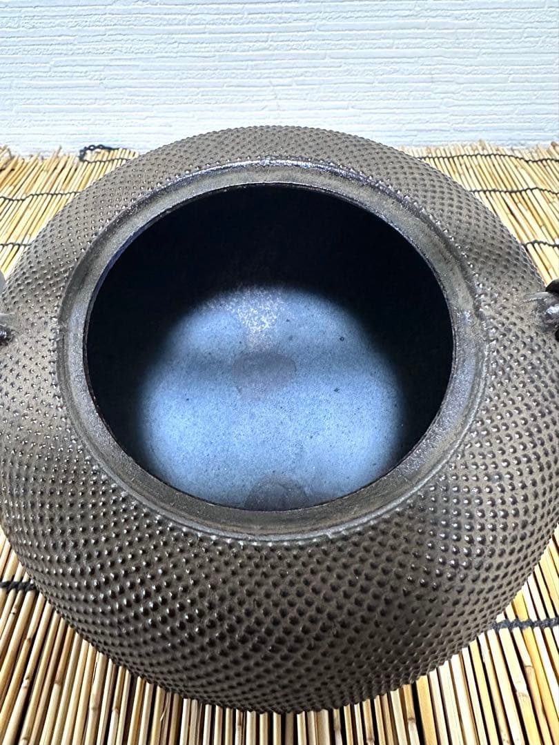 新品、供箱等付属品付　南部岩鋳四代目清末作 　真作保証　１８型姥口アラレ