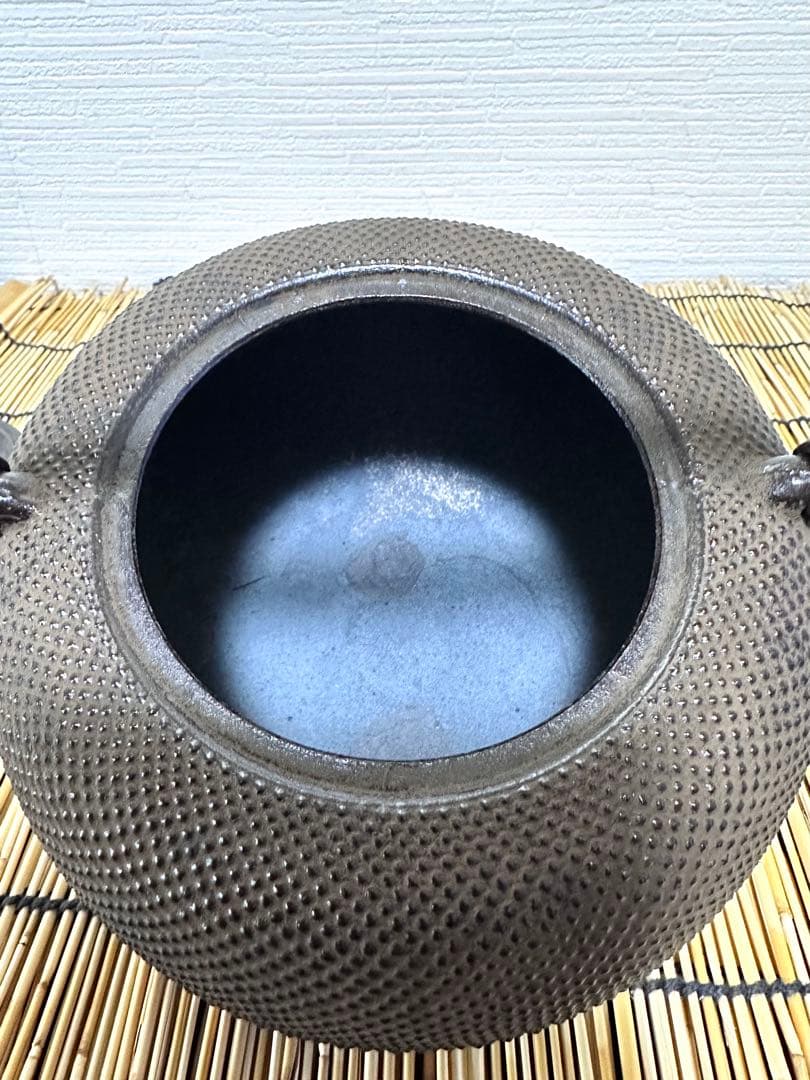 新品、供箱等付属品付　南部岩鋳四代目清末作 　真作保証　１８型姥口アラレ