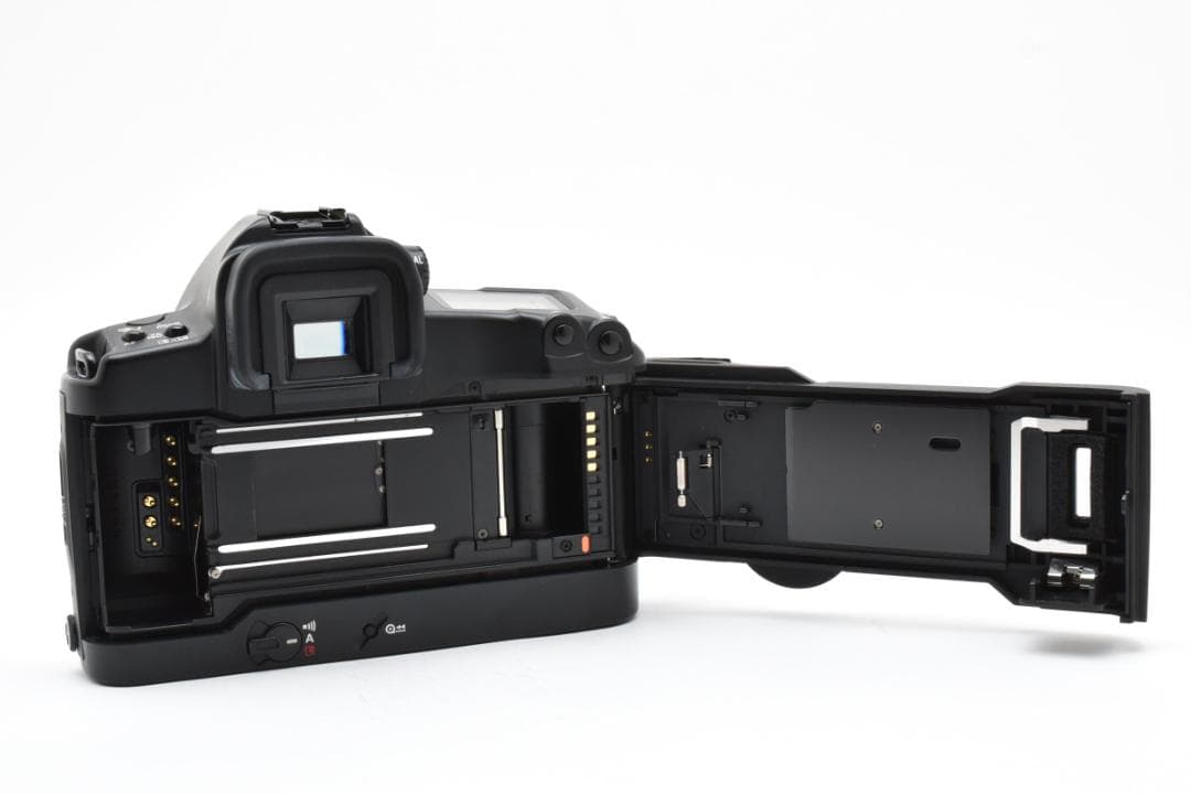 【人気のEOS3】 CANON EOS-3 高級フィルムカメラ 動作好調 カメラ