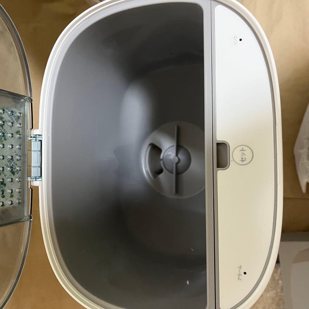 【新品未使用】2024年最新モデル カリカリマシーンV2C 自動給餌器 4.5L
