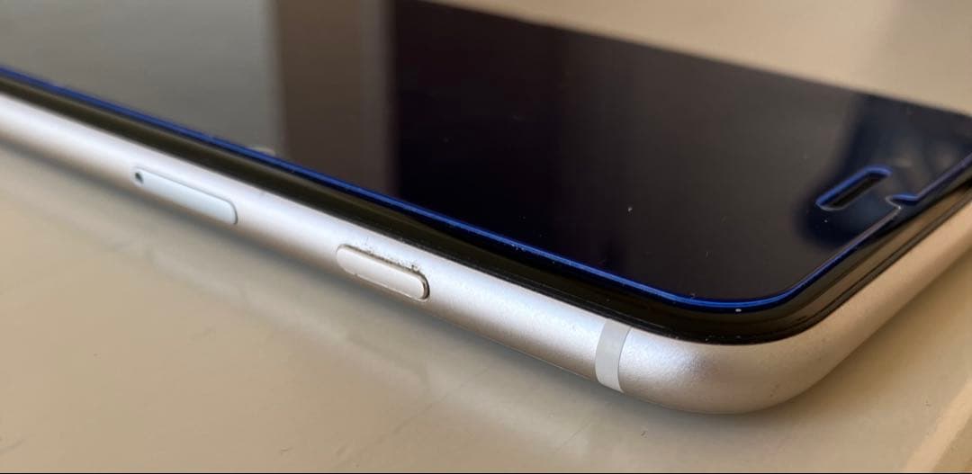 【美品】iPhone SE3 第3世代　64GB スターライト　SIMフリー