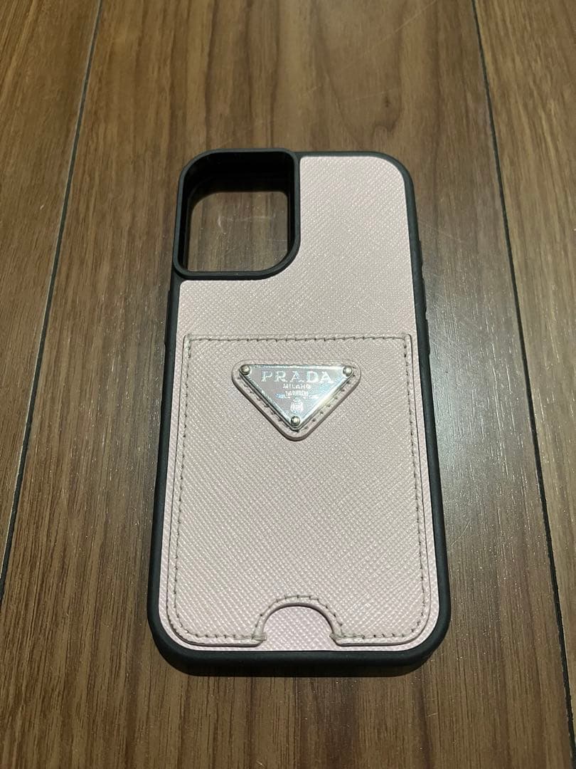 美品　PRADA iPhone 16 ケース カードポケット付き