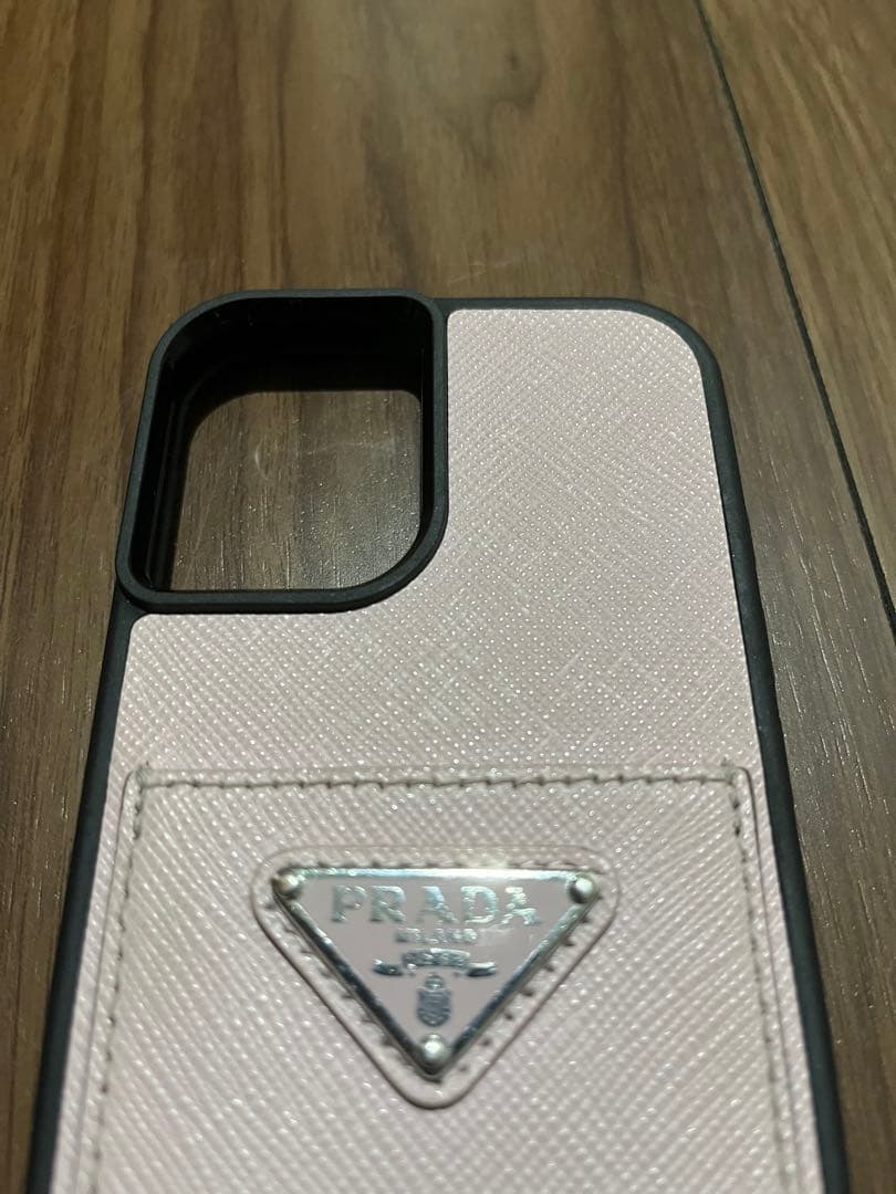 美品　PRADA iPhone 16 ケース カードポケット付き