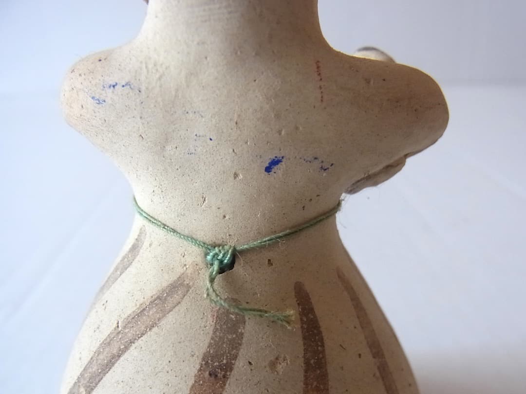 オアハカの土人形・『牛飼い』のハンドベル／ビンテージ 黒陶 フォークアート