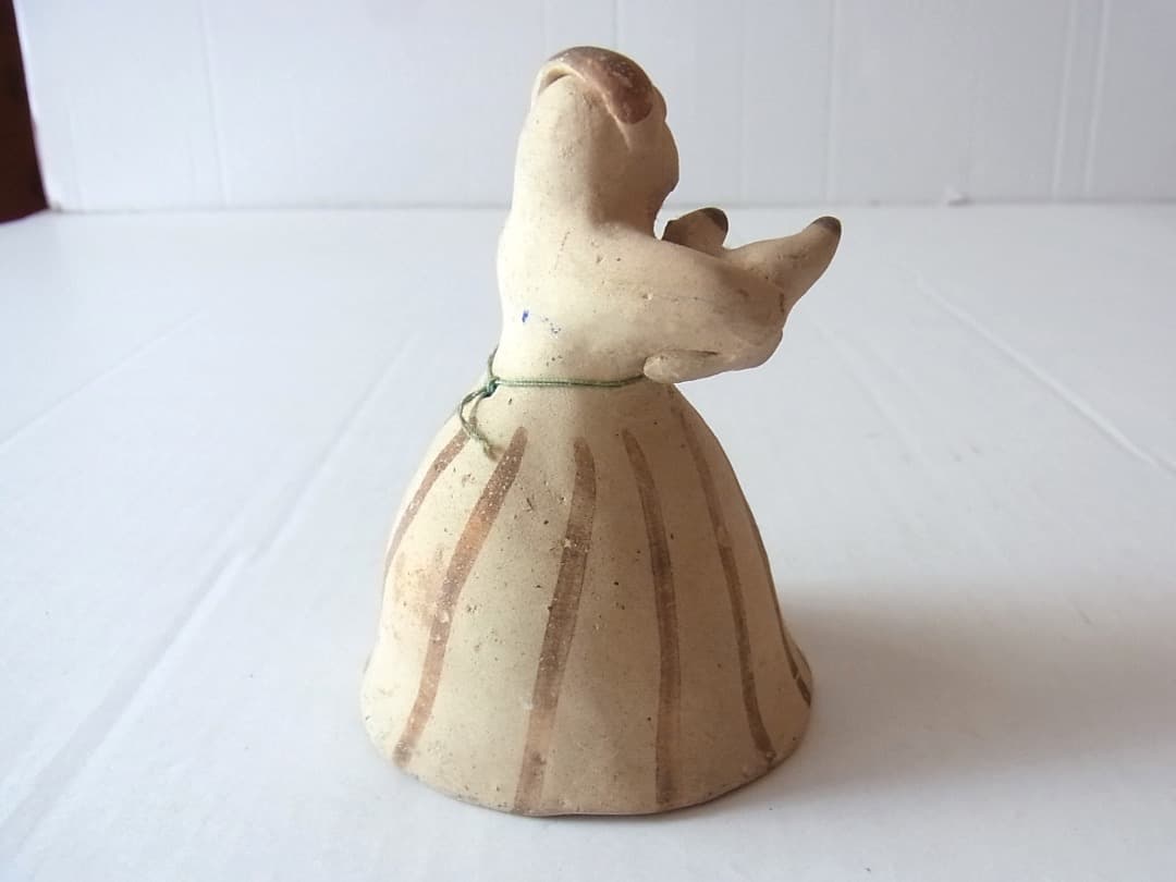 オアハカの土人形・『牛飼い』のハンドベル／ビンテージ 黒陶 フォークアート