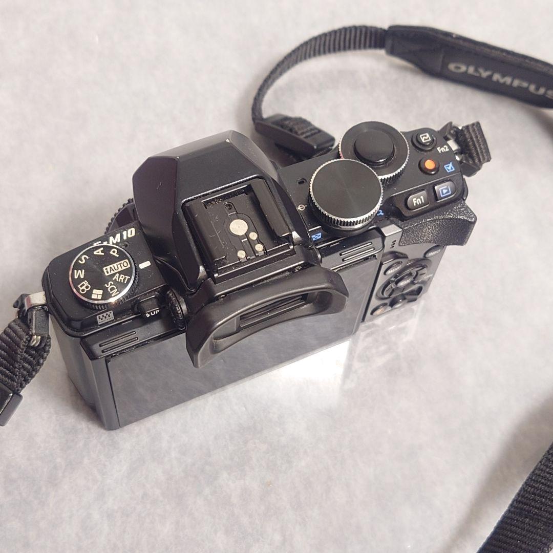 OLYMPUS OM-D E-M10 本体 バッテリー付き